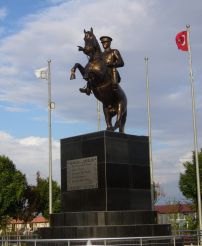 Памятник Ататюрку, Белек
