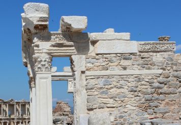Temple of Hadrian, İzmir