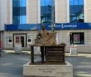 Памятник текстильщику, Стамбул